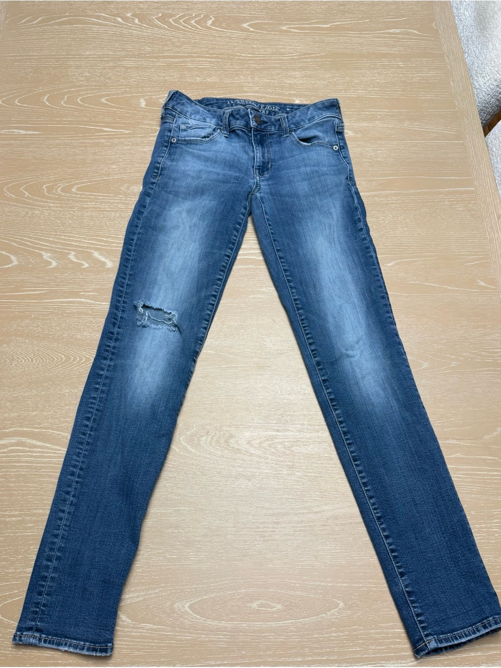 American Eagle Outfitters Blue Skinny Jeans with Distressed Knee